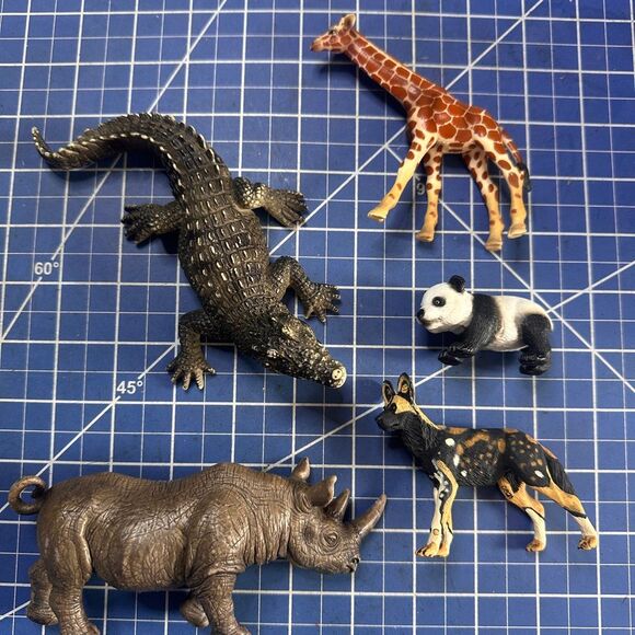 Schleich SAFARI ANIMAL figure bundle aligator Rhinoceros Painted Dog Panda Giraf - Picture 1 of 1